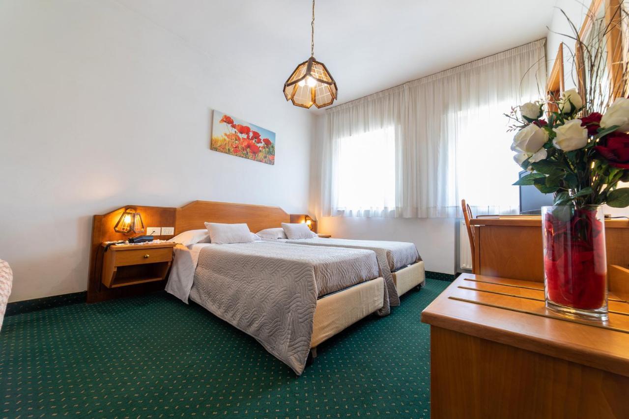 Hotel Ristorante Sagittario Feltre Extérieur photo