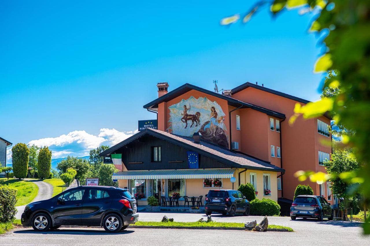 Hotel Ristorante Sagittario Feltre Extérieur photo