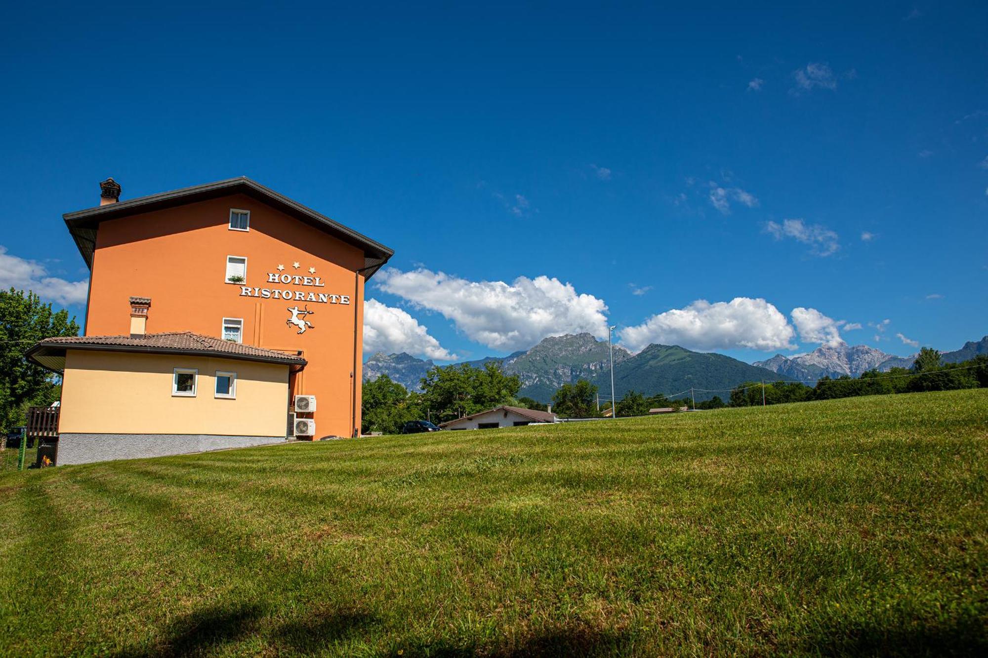 Hotel Ristorante Sagittario Feltre Extérieur photo