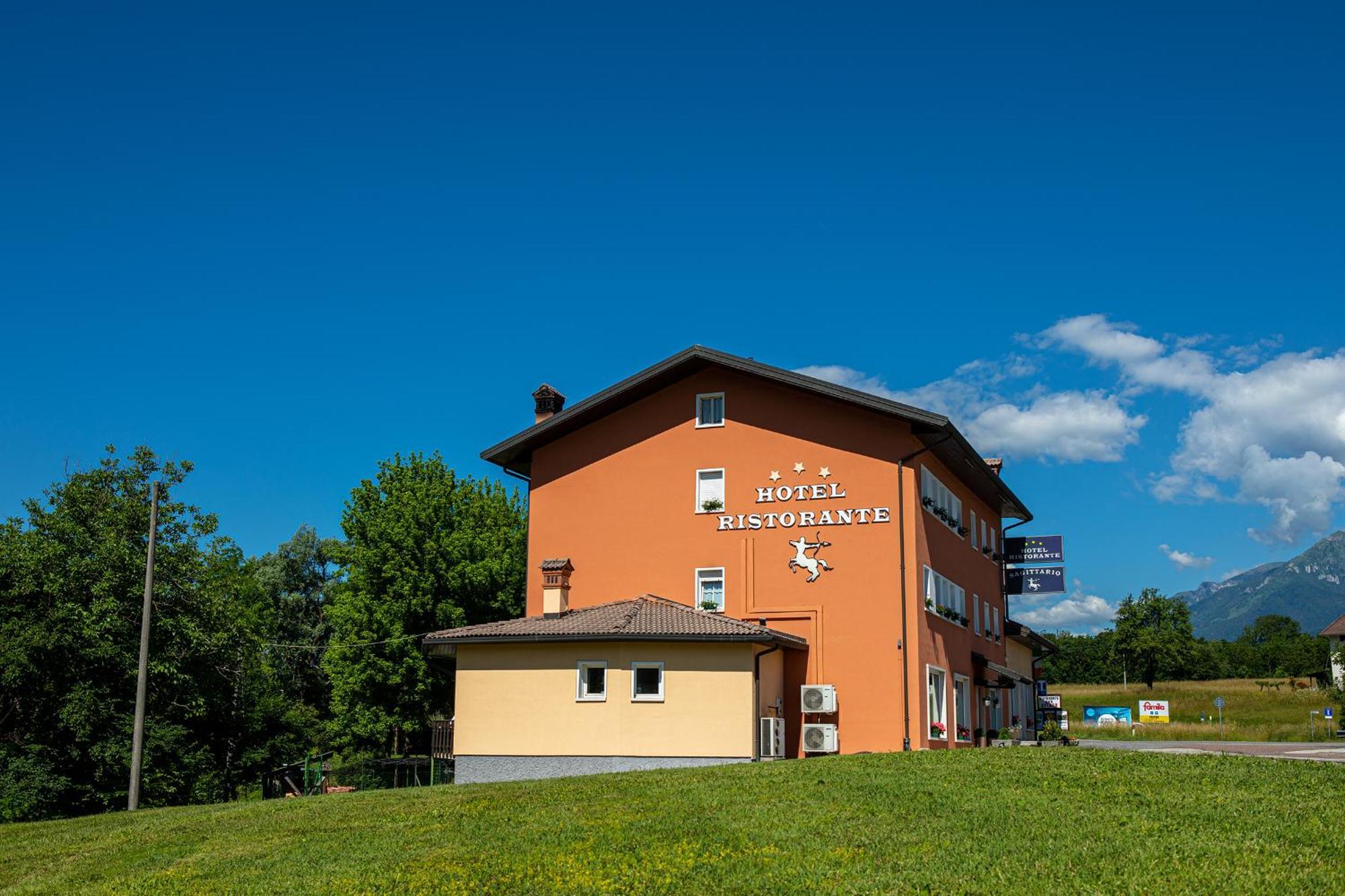 Hotel Ristorante Sagittario Feltre Extérieur photo