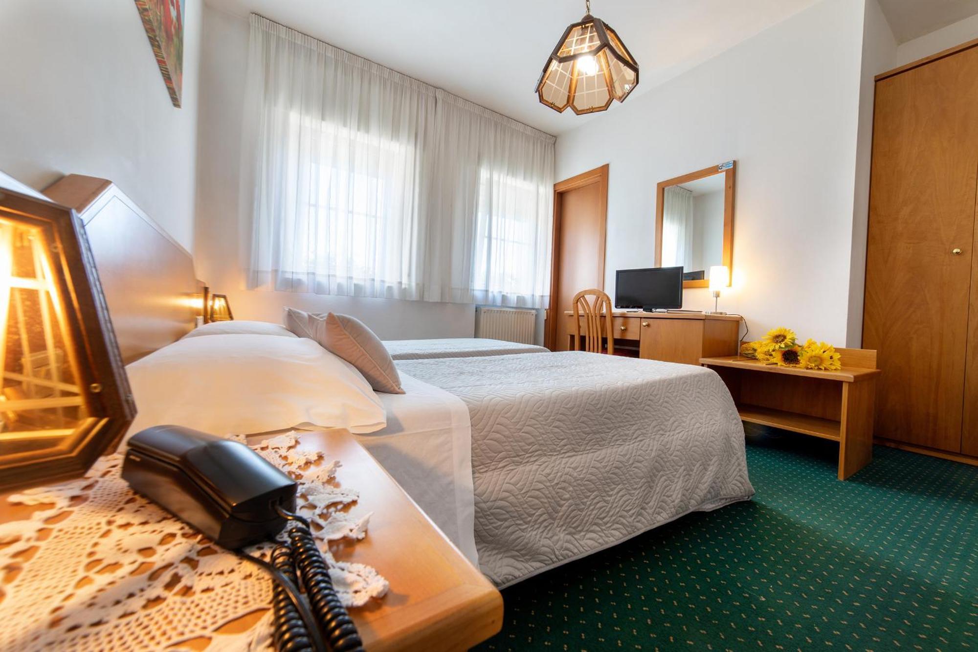 Hotel Ristorante Sagittario Feltre Extérieur photo