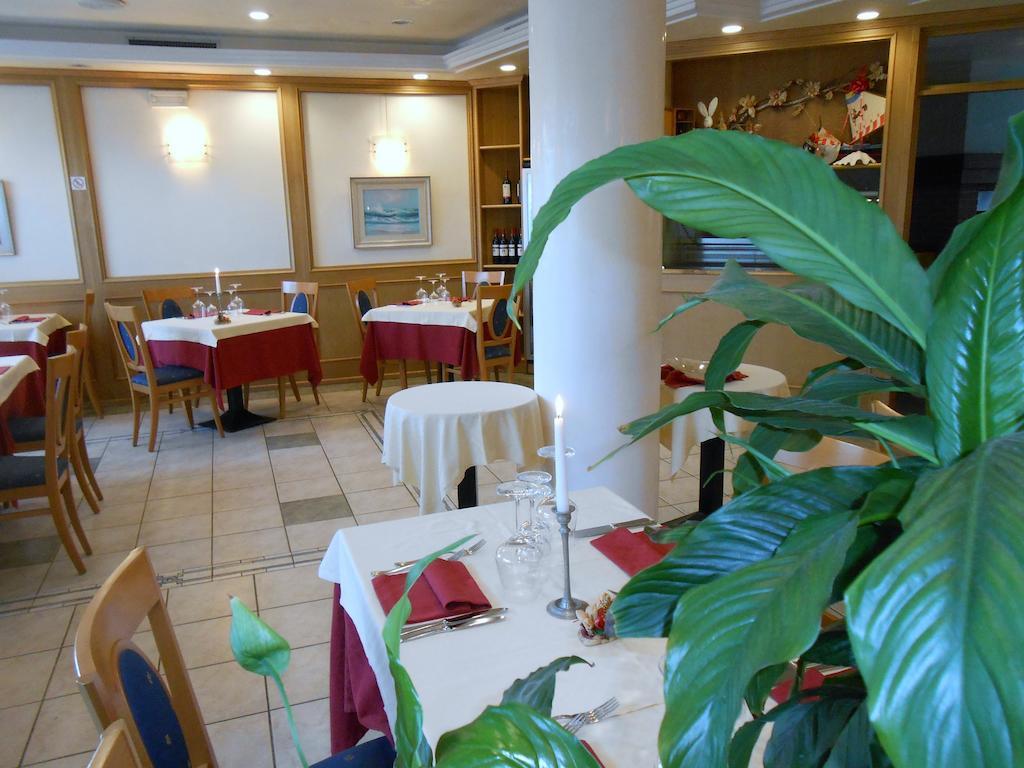 Hotel Ristorante Sagittario Feltre Extérieur photo